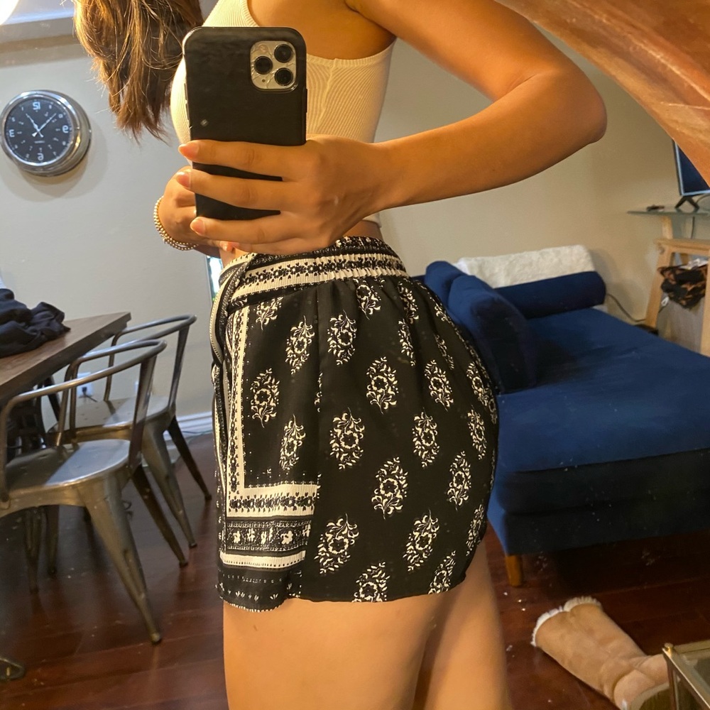 Shorts - Picture 2 of 4